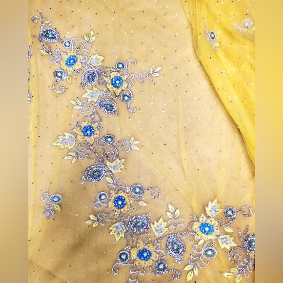 Yellow saree with heavy border work - Picture 1 of 3